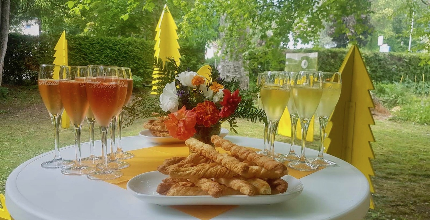 Apéritif de mariage à l'Hôtel de l'Aigle à Couvet, Val-de-Travers