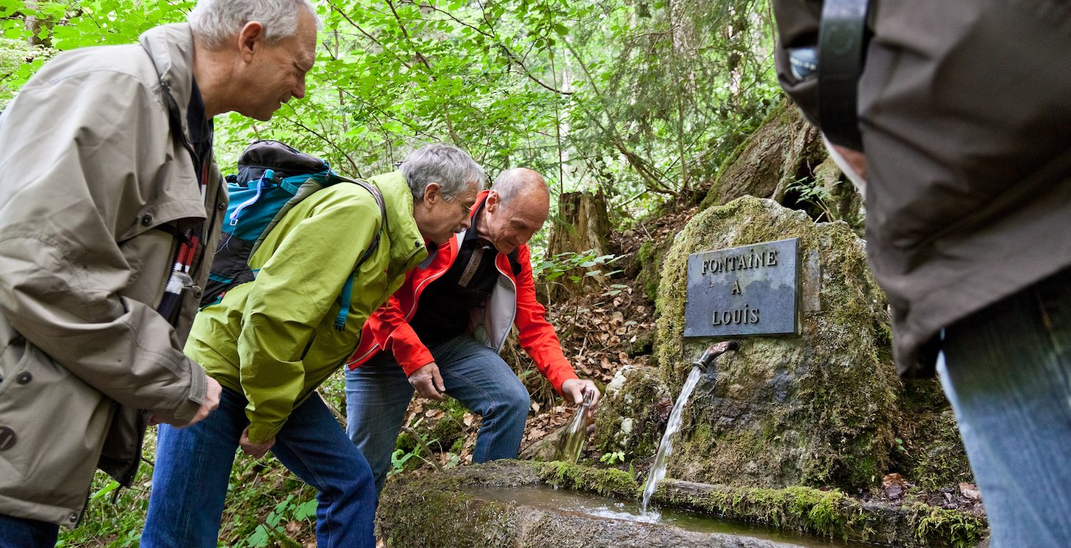 Wanderung zur Fontaine à Louis, Motiers, Val-de-Travers, Kanton Neuenburg