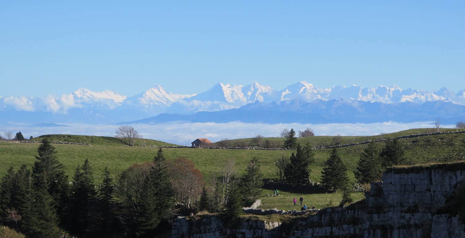 Vue sur les Alpes depuis le Soliat / Creux du Van