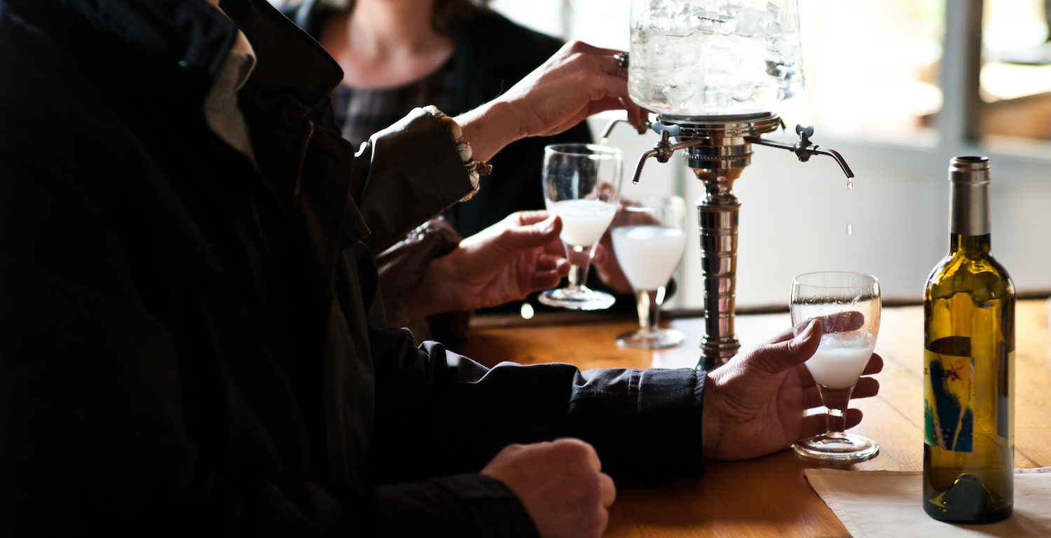 Dégustation d'absinthe sur la Route de l'Absinthe, Val-de-Travers