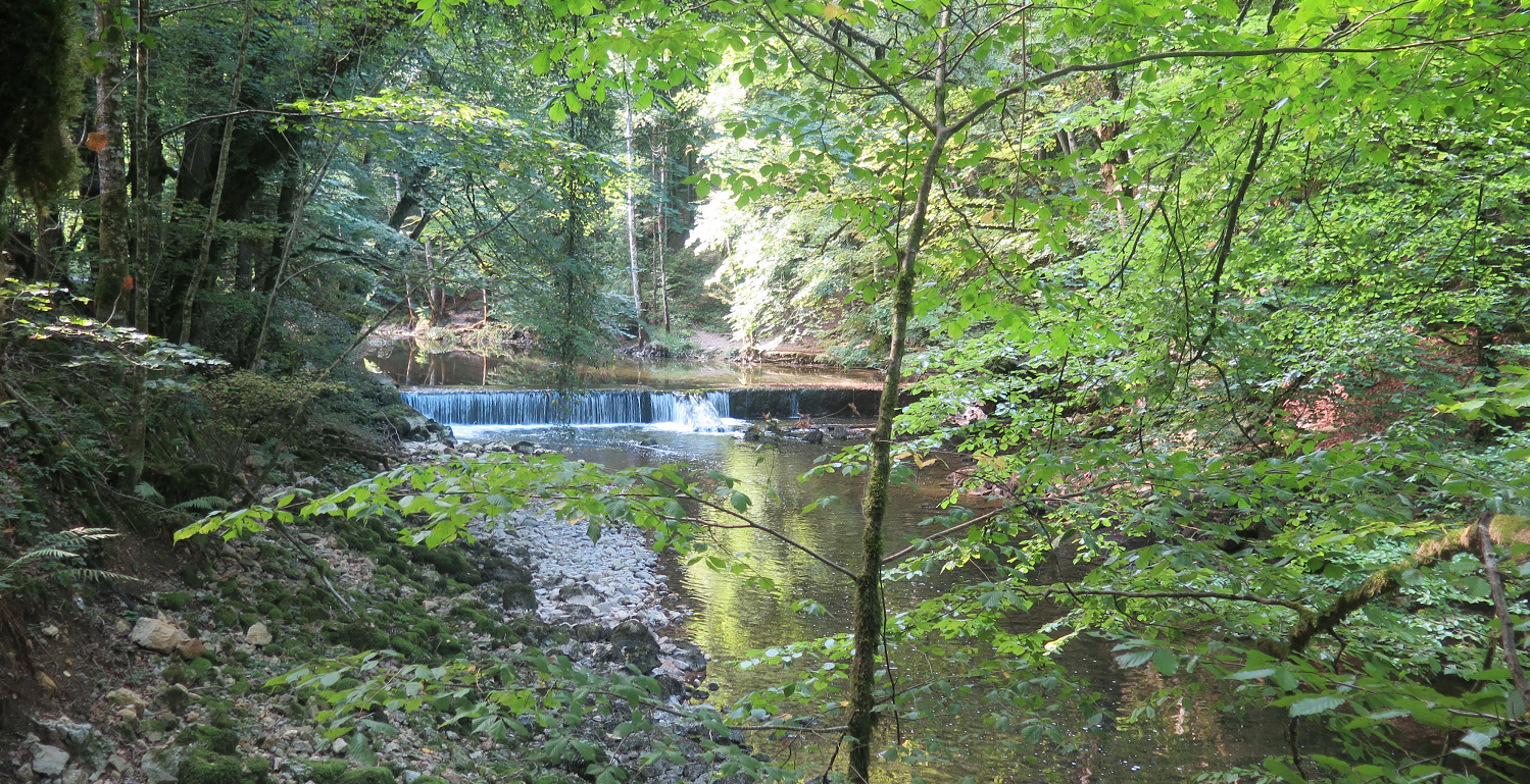 Wanderung im Val-de-Travers in St. Sulpice, Kanton Neuenburg